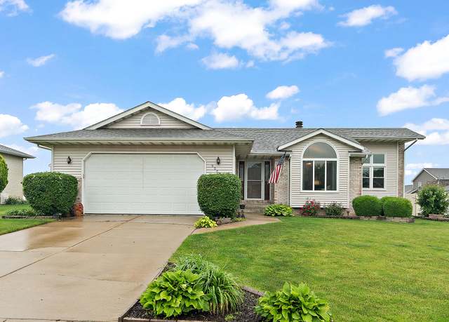 Property at 9008 Pineview Ln, Crown Point, IN 46307, 3 beds, 2 baths