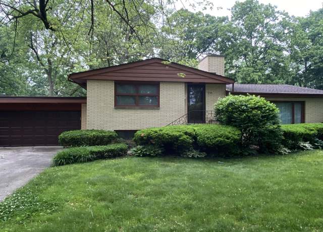 Property at 733 Williams Dr, Crown Point, IN 46307, 3 beds, 2.5 baths