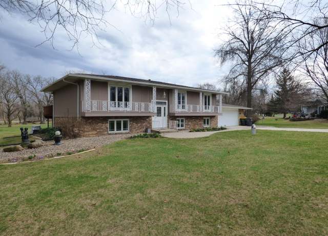 Property at 175 Sunland Dr, Valparaiso, IN 46385, 4 beds, 3 baths
