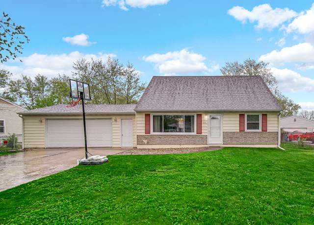 Property at 705 Juniper Rd, Valparaiso, IN 46385, 4 beds, 2 baths