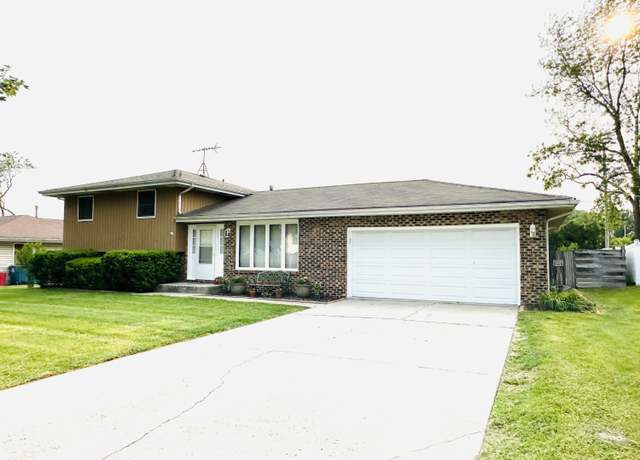 Property at 9536 Roosevelt Pl, Crown Point, IN 46307, 4 beds, 2 baths
