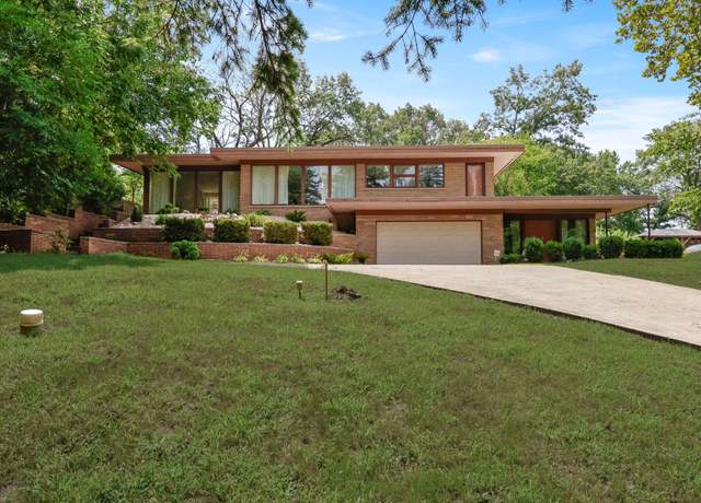 Property at 1429 W Lincoln Hwy, Schererville, IN 46375, 3 beds, 2 baths