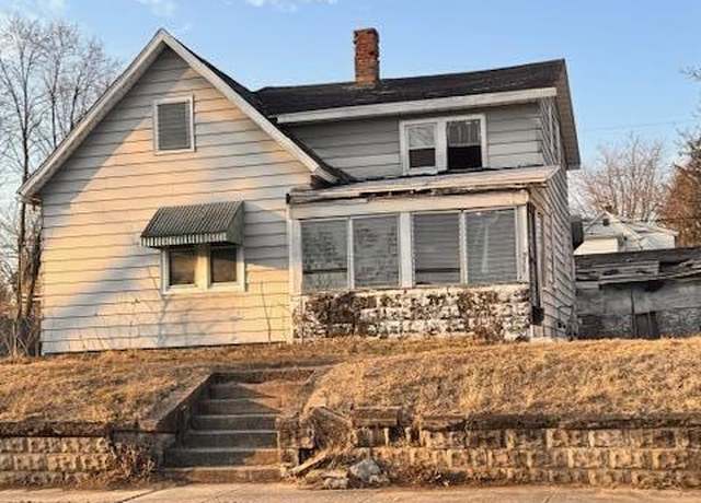 Property at 316 Pearl St, Michigan City, IN 46360, 3 beds, 1 bath