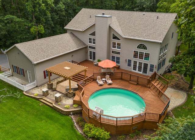 Property at 573 W 213 S, Hebron, IN 46341, 4 beds, 4 baths