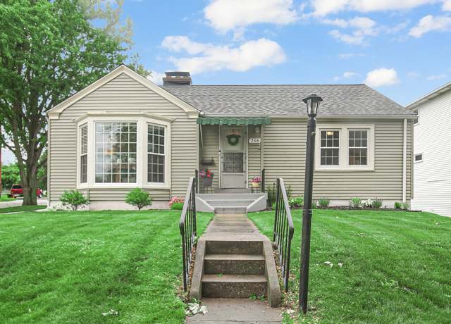 Property at 258 Harrison Blvd, Valparaiso, IN 46383, 2 beds, 2 baths
