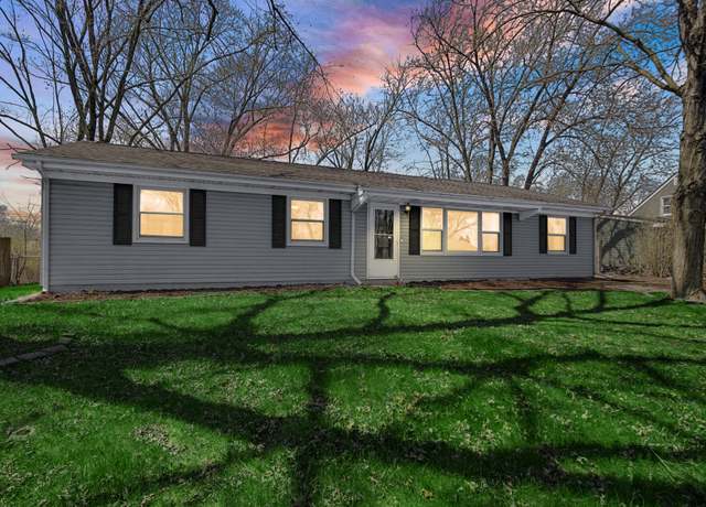 Property at 716 Devonshire Rd, Valparaiso, IN 46385, 4 beds, 1.5 baths