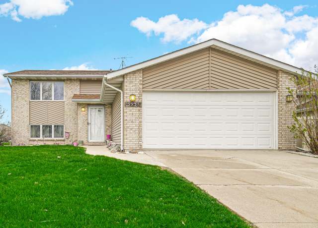 Property at 9931 Tyler St, Crown Point, IN 46307, 5 beds, 2 baths