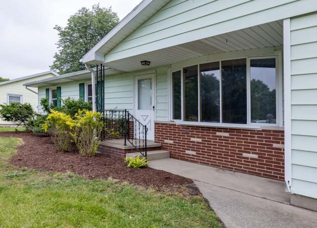Property at 316 E Holley Dr, Kentland, IN 47951, 3 beds, 1.5 baths