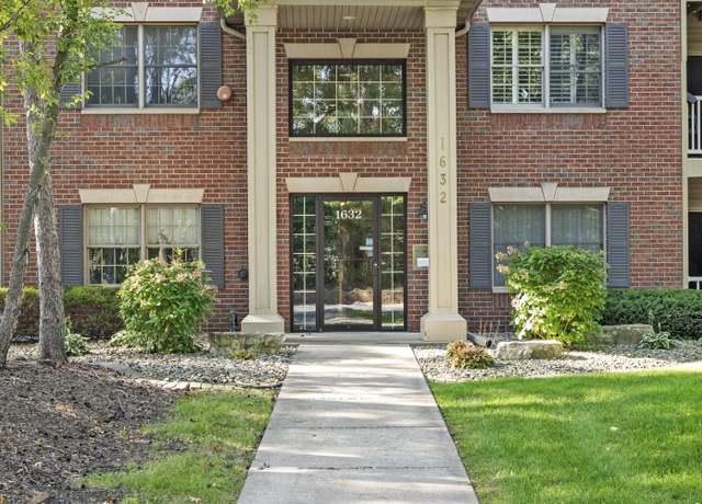 Property at 1632 White Oak Circle 2c, Munster, IN 46321, 3 beds, 2 baths
