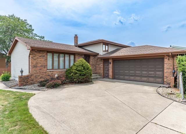 Property at 939 Devonshire Ln, Dyer, IN 46311, 3 beds, 2 baths