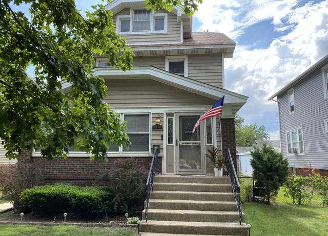 Property at 1938 Wespark Ave, Whiting, IN 46394, 3 beds, 2.5 baths