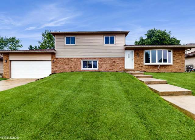 Property at 506 Stratford Ln, Schererville, IN 46375, 3 beds, 2 baths