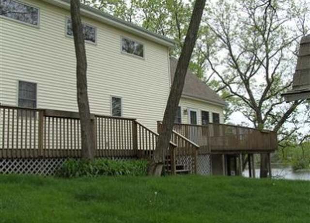 Property at 1033 N Lakeview Dr, Lowell, IN 46356, 3 beds, 2 baths