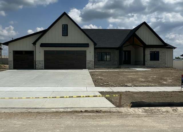 Property at 10137 Lakeview Dr, St. John, IN 46373, 4 beds, 3.5 baths