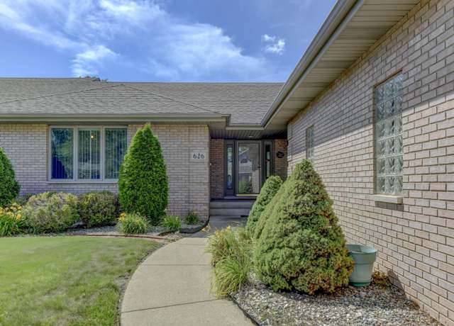 Property at 626 Rescobie Dr, Schererville, IN 46375, 3 beds, 3 baths