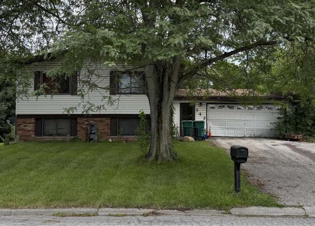 Property at 542 Robyn Rd, Valparaiso, IN 46385, 4 beds, 3 baths