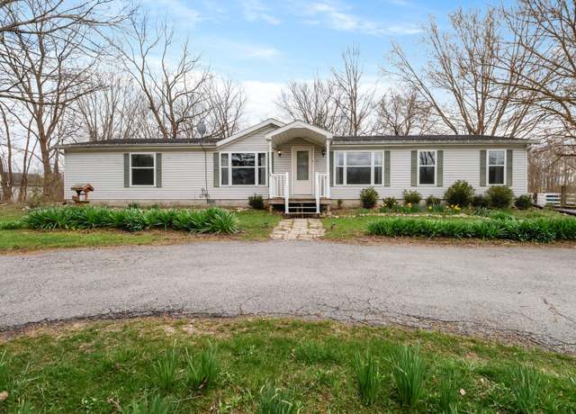Property at 442 W Division Rd, Valparaiso, IN 46385, 3 beds, 2 baths