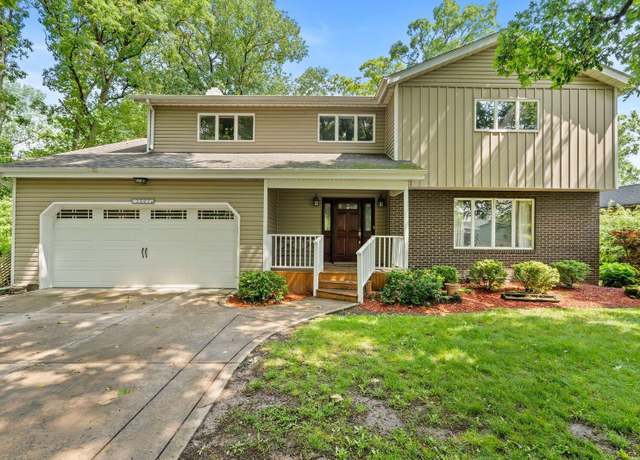 Property at 3500 Marine Dr, Crown Point, IN 46307, 5 beds, 3.5 baths