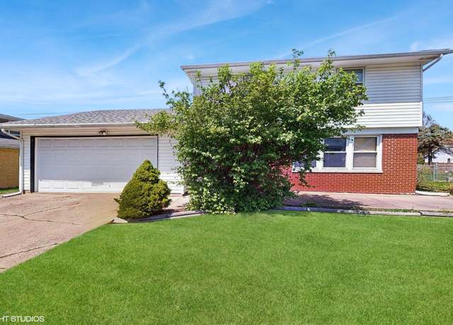 Property at 712 W 66th Pl, Merrillville, IN 46410, 4 beds, 1.5 baths