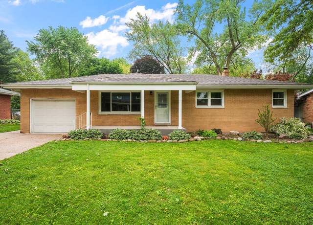 Property at 655 Meadow Ln, Valparaiso, IN 46385, 3 beds, 2 baths