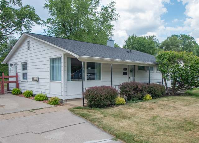 Property at 533 214th St, Dyer, IN 46311, 3 beds, 1.5 baths