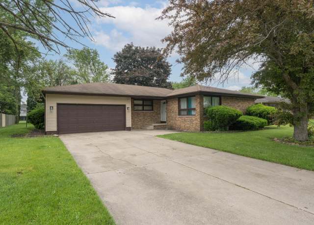 Property at 2607 W 60th Dr, Merrillville, IN 46410, 3 beds, 2.5 baths
