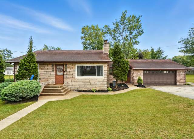 Property at 401 10th St SW, Demotte, IN 46310, 3 beds, 2 baths