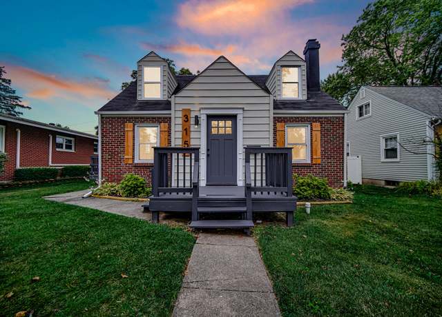 Property at 315 Holton Rdg, Crown Point, IN 46307, 3 beds, 2 baths