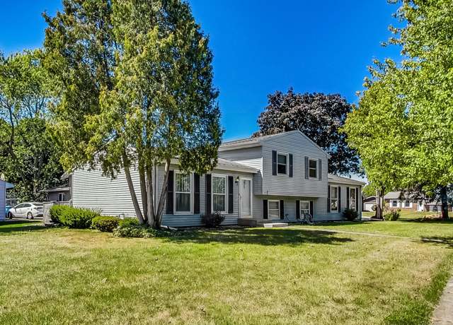 Property at 9911 Arthur Ct, Crown Point, IN 46307, 3 beds, 2 baths