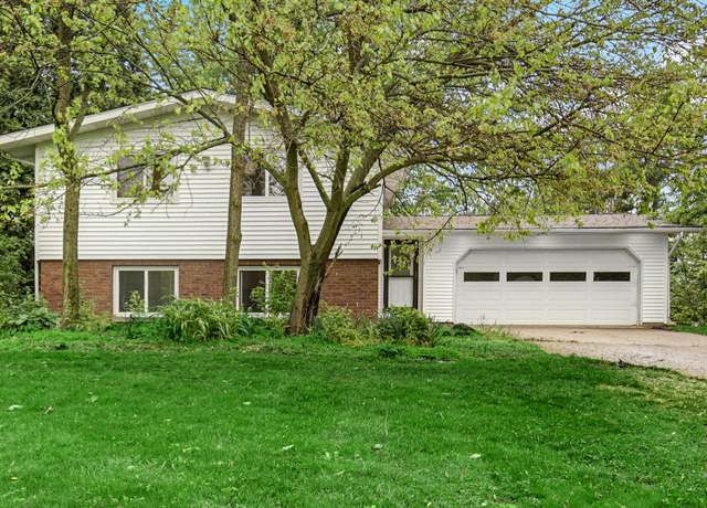 Property at 472 E 900 N, Valparaiso, IN 46383, 4 beds, 2 baths