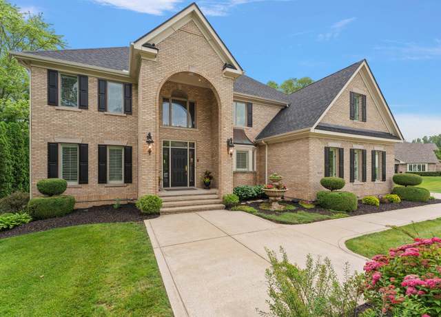 Property at 1520 Hogan Ave, Chesterton, IN 46304, 5 beds, 3.5 baths