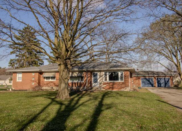 Property at 1001 Begonia St SE, Demotte, IN 46310, 3 beds, 1.5 baths