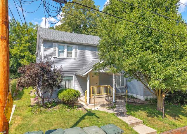 Property at 460 Locust St, Valparaiso, IN 46383, 6 beds, 5 baths