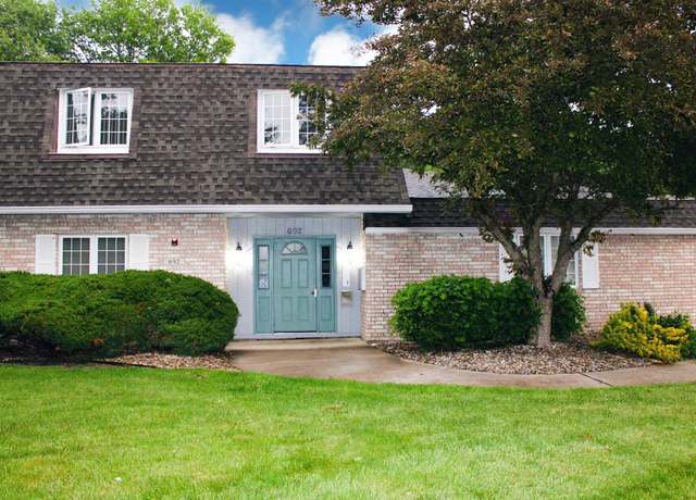 Property at 692 Hidden Oak Trl Unit 2a, Hobart, IN 46342, 2 beds, 2 baths
