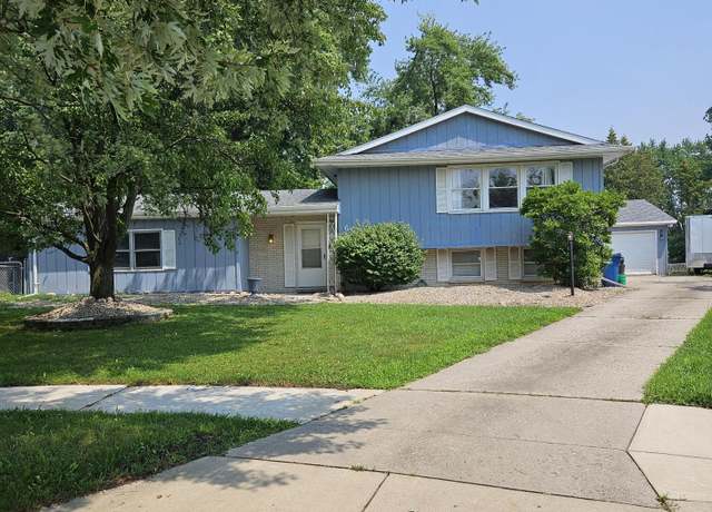 Property at 642 Omega Dr, Crown Point, IN 46307, 5 beds, 3 baths