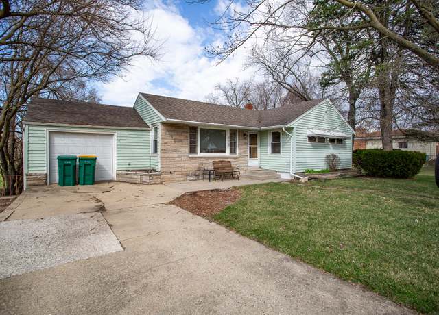 Property at 520 E 70th Pl, Merrillville, IN 46410, 3 beds, 2 baths