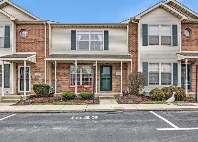 Property at 1823 Golden Oak Ct, Crown Point, IN 46307, 2 beds, 1.5 baths