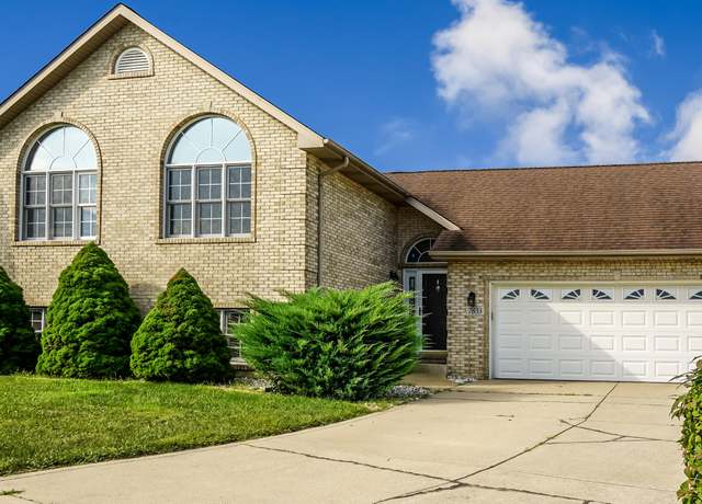 Property at 7833 E 104th Pl, Crown Point, IN 46307, 5 beds, 3 baths