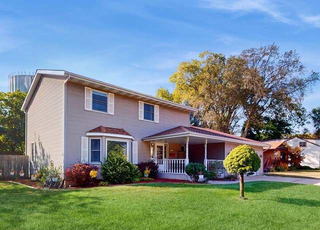 Property at 8844 Oakwood Ave, Munster, IN 46321, 4 beds, 4.5 baths