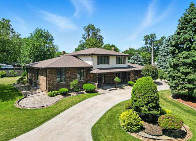 Property at 1246 River Dr, Munster, IN 46321, 4 beds, 3.5 baths