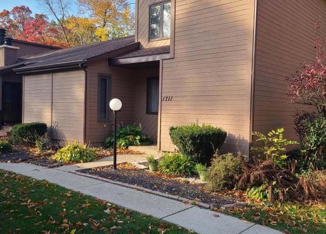 Property at 1711 Earthstone Dr, Valparaiso, IN 46383, 2 beds, 1.5 baths