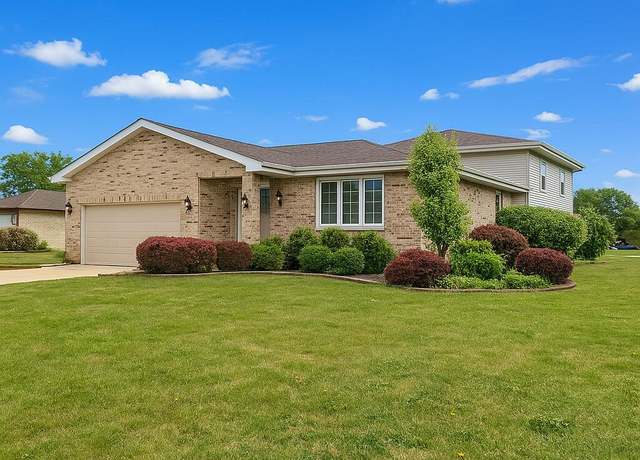 Property at 725 Seminary Dr, Dyer, IN 46311, 4 beds, 3 baths