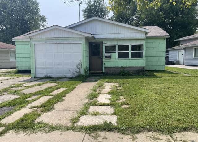 Property at 7950 S White Oak Ln, Hammond, IN 46324, 3 beds, 2 baths