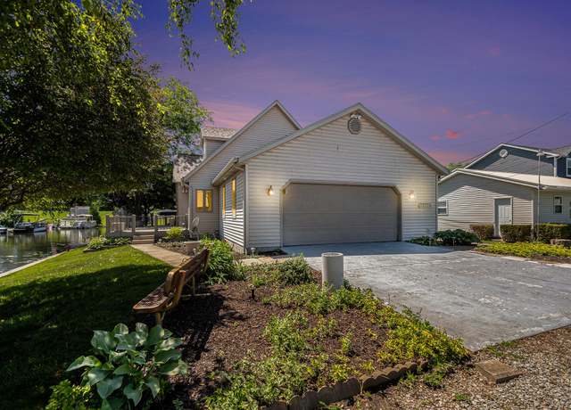 Property at 10429 Moore St, Syracuse, IN 46567, 5 beds, 3 baths