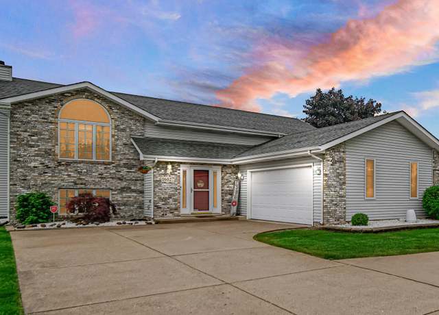 Property at 1602 Lake St, Dyer, IN 46311, 5 beds, 3 baths