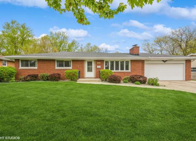 Property at 400 E Elizabeth Dr, Crown Point, IN 46307, 3 beds, 1.5 baths