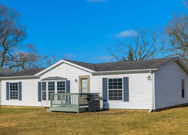 Property at 605 E Washington St, Morocco, IN 47963, 3 beds, 2 baths
