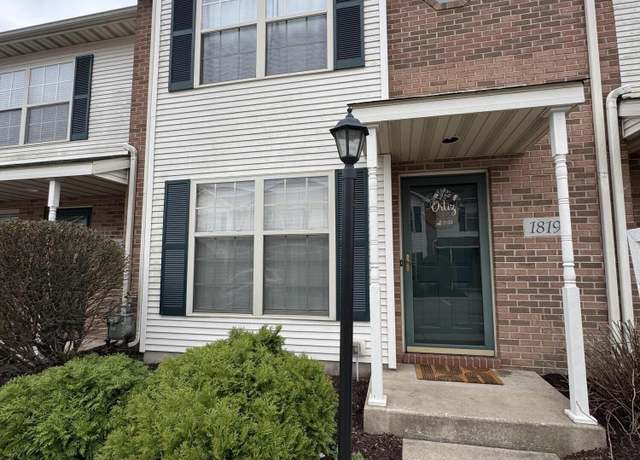 Property at 1819 Golden Oak Ct, Crown Point, IN 46307, 3 beds, 2 baths