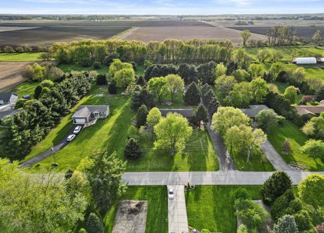 Property at 132 N 564 E, Valparaiso, IN 46383, 4 beds, 3.5 baths