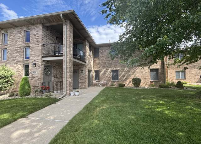 Property at 924 Elm Dr, Crown Point, IN 46307, 6 beds, 2 baths